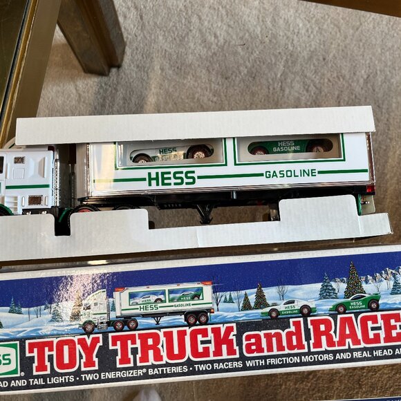 Hess 1997 Toy Truck with Racers – Original Box, Working Lights & Ramp - Picture 11 of 16